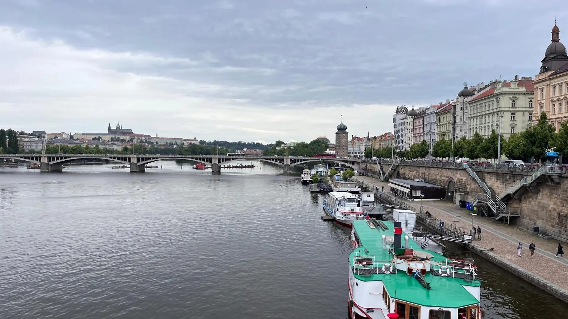 Apartamento Comfortable And Cosy Apt A Few Steps From Dancing House And Naplavka Dance Praga