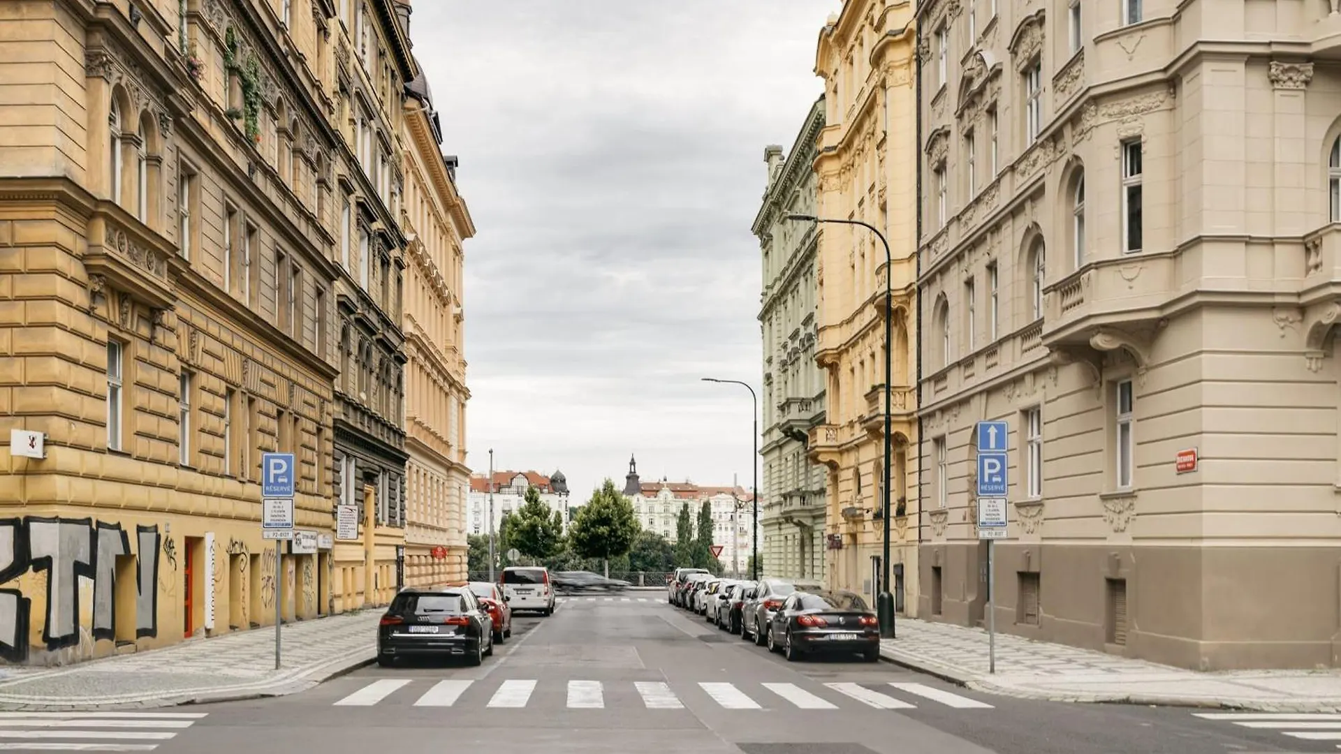 Apartamento Comfortable And Cosy Apt A Few Steps From Dancing House And Naplavka Dance Praga