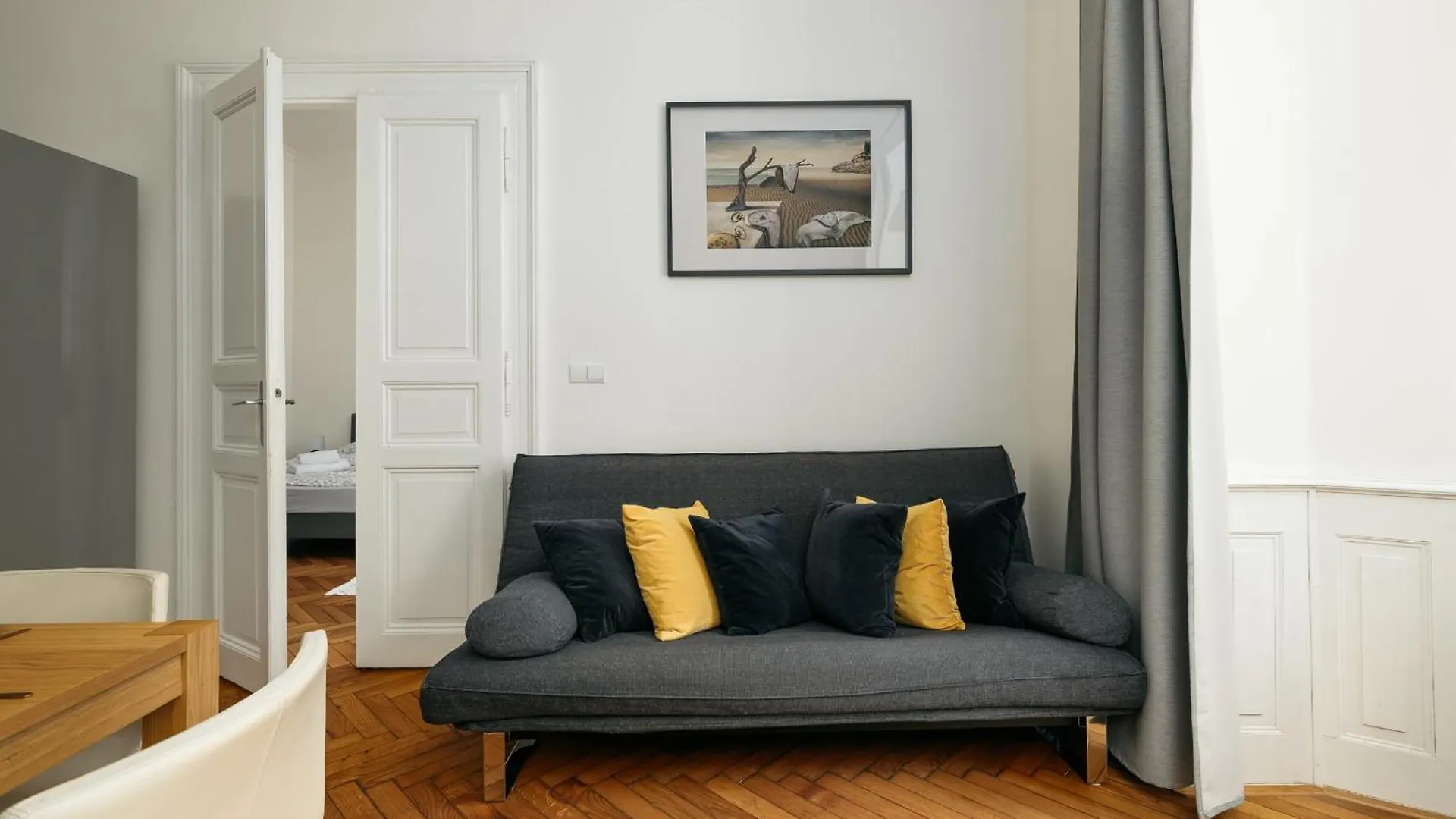 Apartamento Comfortable And Cosy Apt A Few Steps From Dancing House And Naplavka Dance Praga