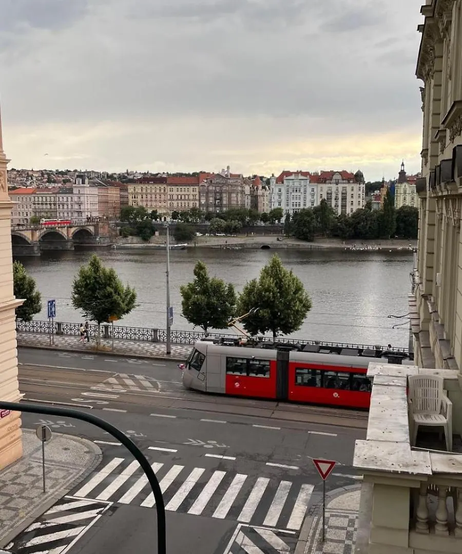 Comfortable And Cosy Apt A Few Steps From Dancing House And Naplavka Dance Prague Appartement