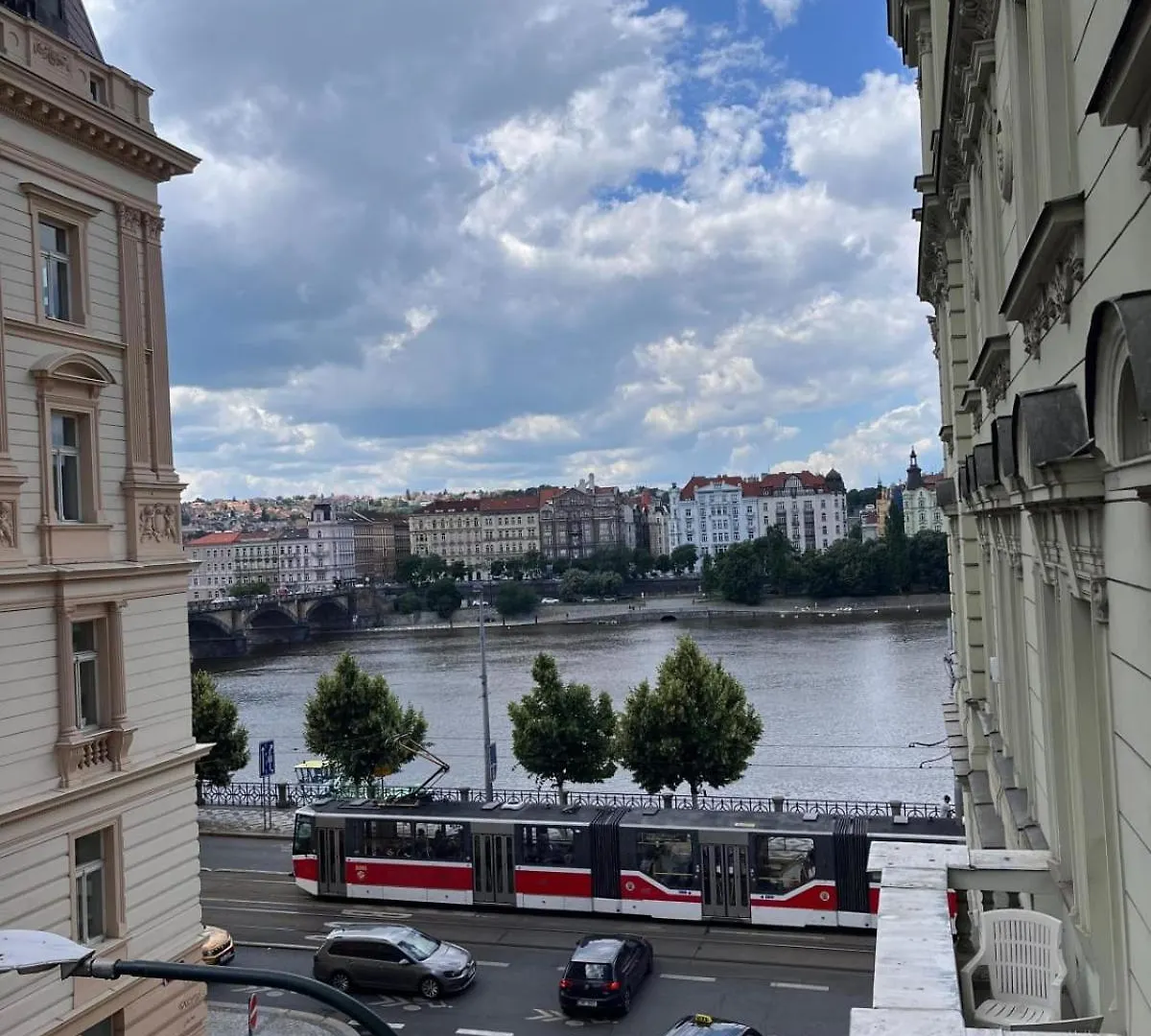 Comfortable And Cosy Apt A Few Steps From Dancing House And Naplavka Dance Prague République tchèque
